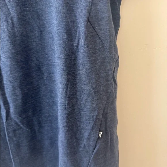 On Running Blue Short Sleeve Tee Relaxed Fit - Picture 3 of 4